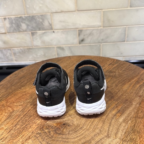 Nike Toddler Kids Revolution 6 Shoes - Picture 3 of 7